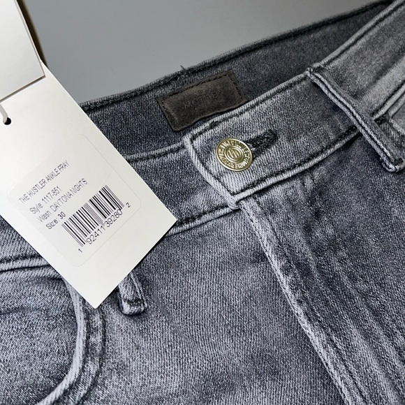 ๐ฉถNWT MOTHER DENIM HUSTLER FRAY HEM FLARE JEANS (Daytona Nights) 30 - Picture 9 of 17